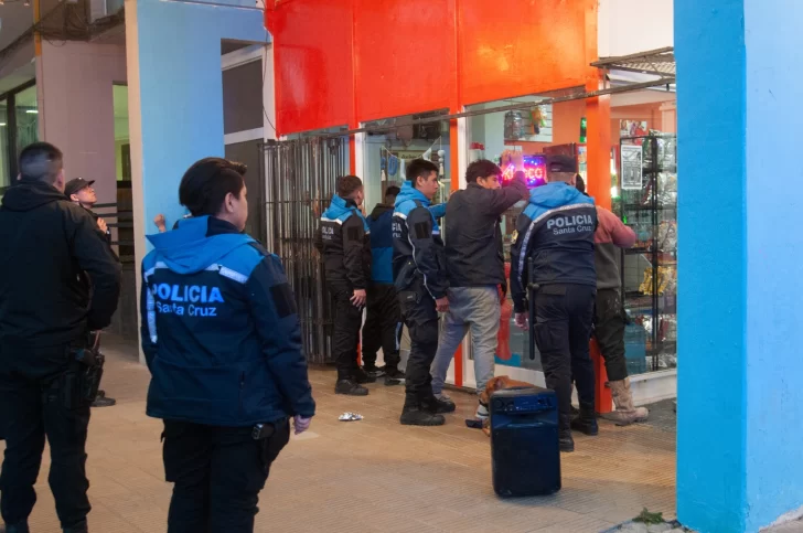Detuvieron a cuatro jóvenes que intentaron robar un kiosco en Río Gallegos