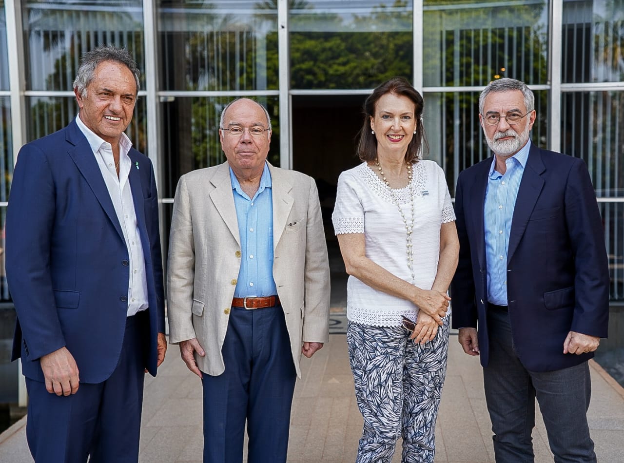 Mondino se reunió con el canciller de Brasil y le entregó la invitación de Milei a Lula para la asunción Mondino se reunió con el canciller de Brasil y le entregó la invitación de Milei a Lula para la asunción