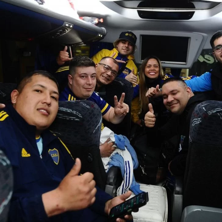 Locura Xeneize por la Libertadores: miles de hinchas de Boca parten en micro rumbo a Brasil