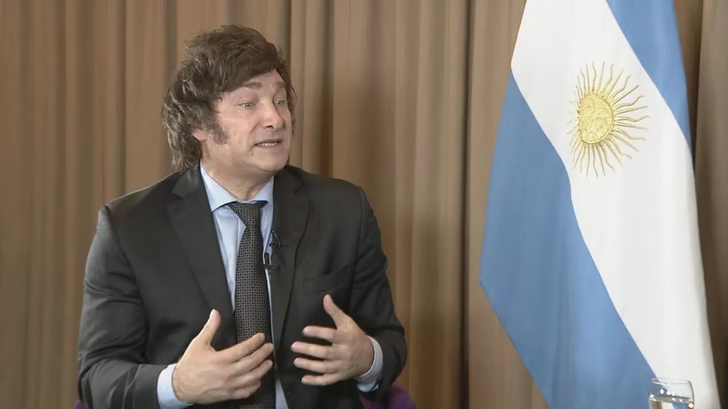Javier Milei volvió a hablar sobre el aguinaldo ¿Qué pasará en diciembre con el pago? Javier Milei volvió a hablar sobre el aguinaldo ¿Qué pasará en diciembre con el pago?