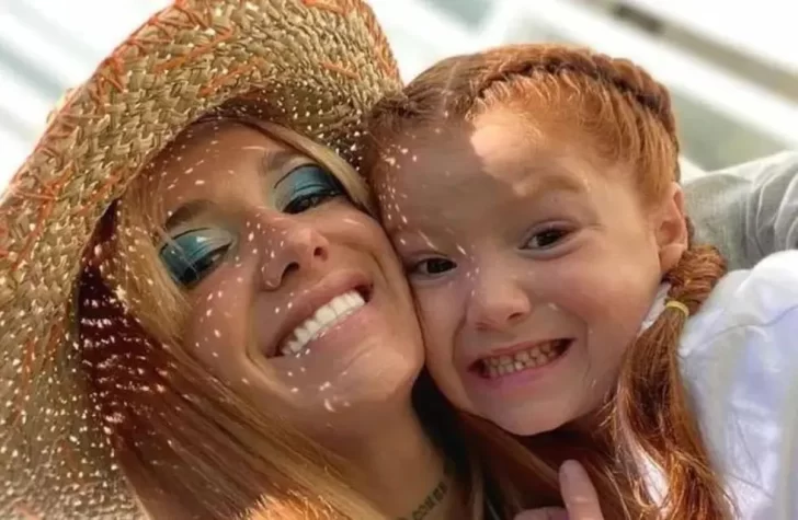 Tierno momento: la hija de La Joaqui se subió al escenario en la Marcha del Orgullo