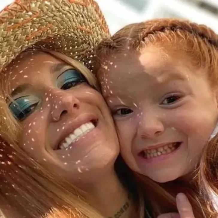 Tierno momento: la hija de La Joaqui se subió al escenario en la Marcha del Orgullo