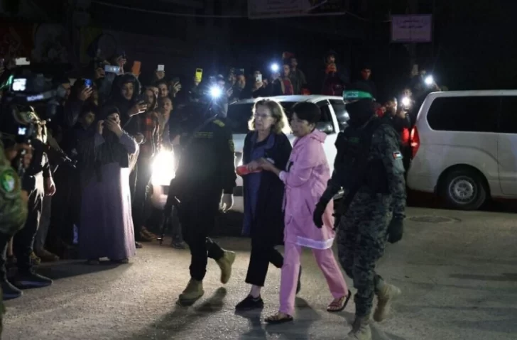 Hamas liberó a otros 10 rehenes, entre ellos, cuatro mujeres argentinas
