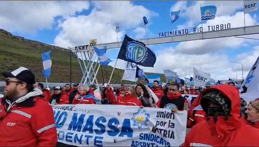 Trabajadores de YCRT movilizaron para apoyar a Sergio Massa a la presidencia Trabajadores de YCRT movilizaron para apoyar a Sergio Massa a la presidencia