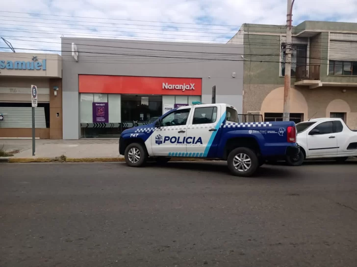 Con una semana de diferencia, delincuentes robaron computadoras en la sede una tarjeta de crédito