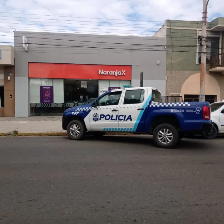 Con una semana de diferencia, delincuentes robaron computadoras en la sede una tarjeta de crédito