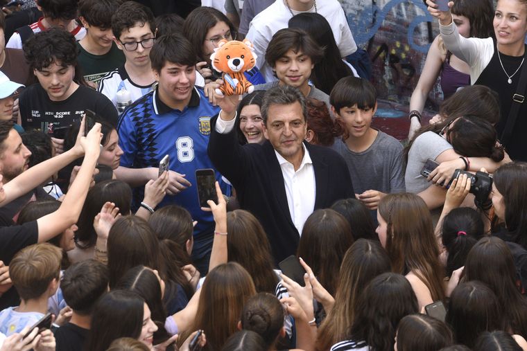 Sergio Massa hizo su cierre de campaña en el Carlos Pellegrini: “El amor y la esperanza le ganan al odio, a la bronca y a la violencia”