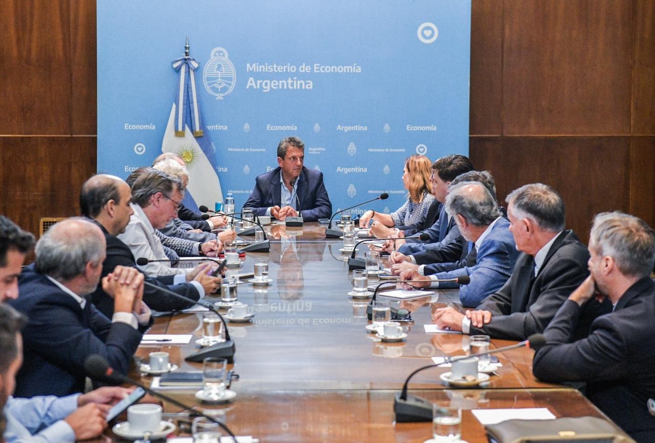 Sergio Massa encabezó reunión de transición de la gestión económica Sergio Massa encabezó reunión de transición de la gestión económica