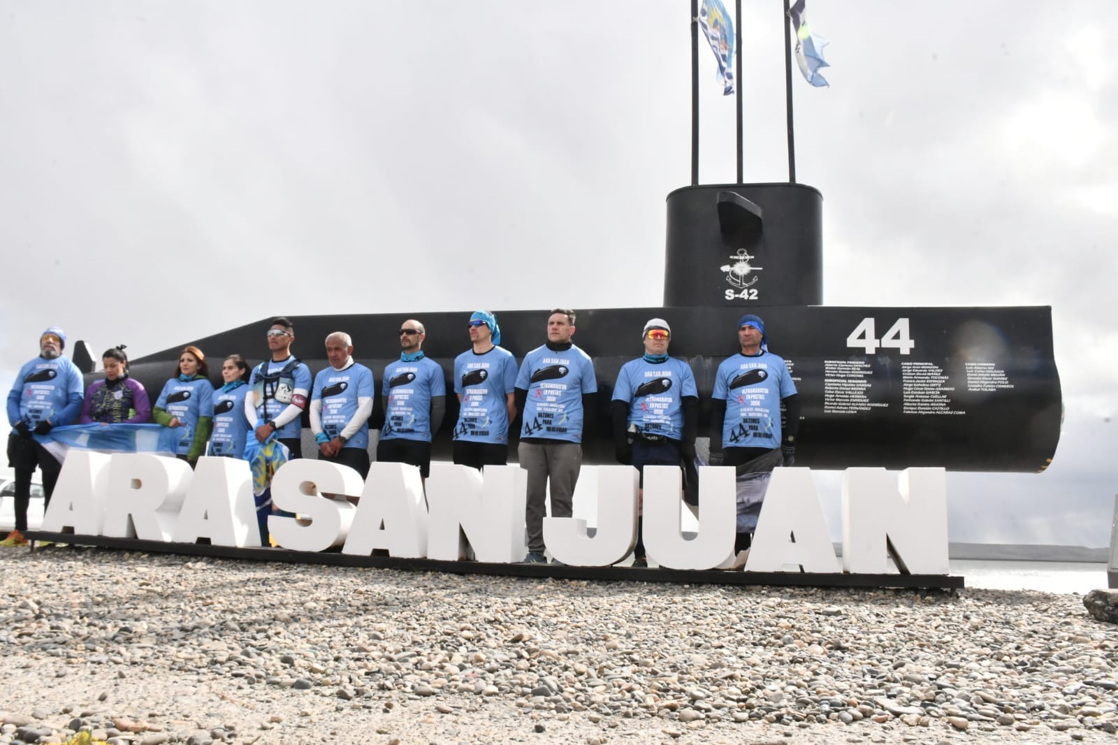 Terminó la ultramaratón entre El Calafate y Río Gallegos en homenaje a los 44 tripulantes del ARA San Juan