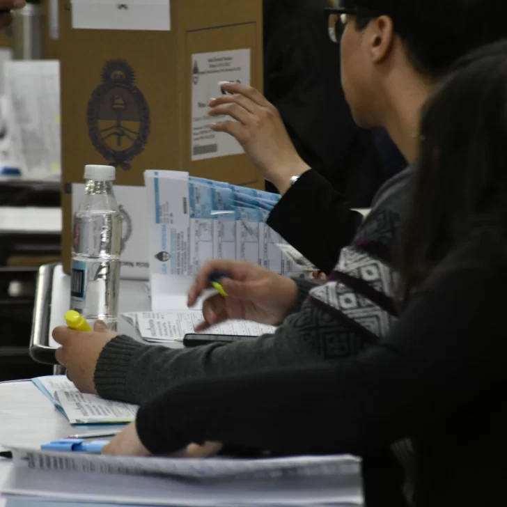 Cerraron los comicios con el voto de al menos el 76% de los empadronados