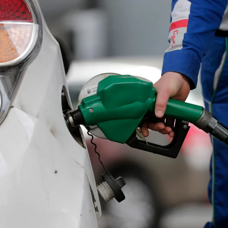 Bajan los combustibles en Chile: ¿Cuánto cuesta la nafta y el gasoil del otro lado de la frontera?