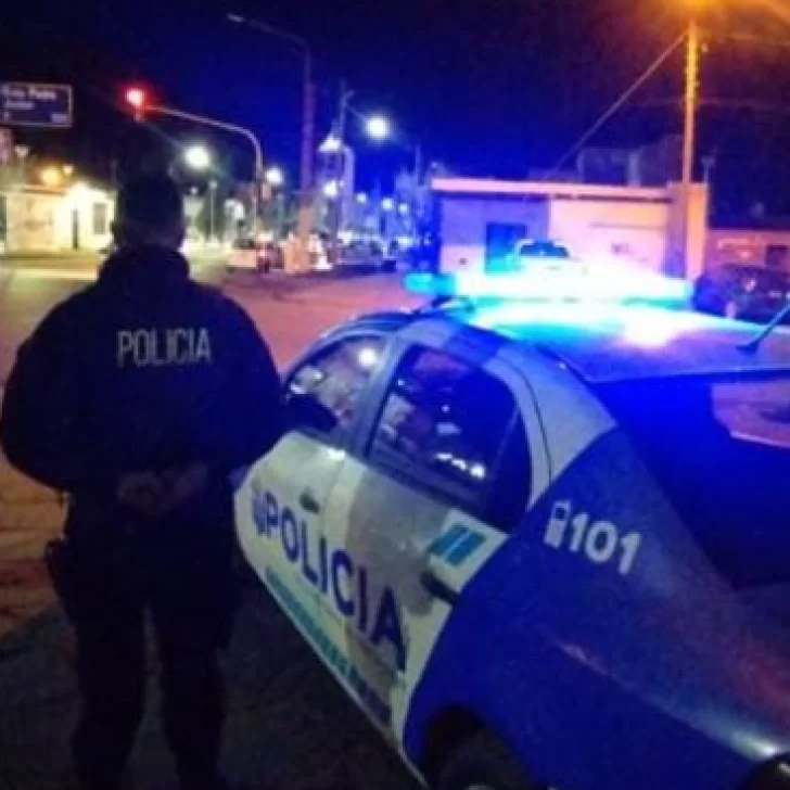 Lo quisieron asaltar con un arma “tumbera” y se defendió: buscan al delincuente