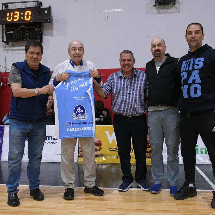 Carlos Zapico, histórico periodista de LU12 y la “voz” del inolvidable ascenso, fue homenajeado por Hispano