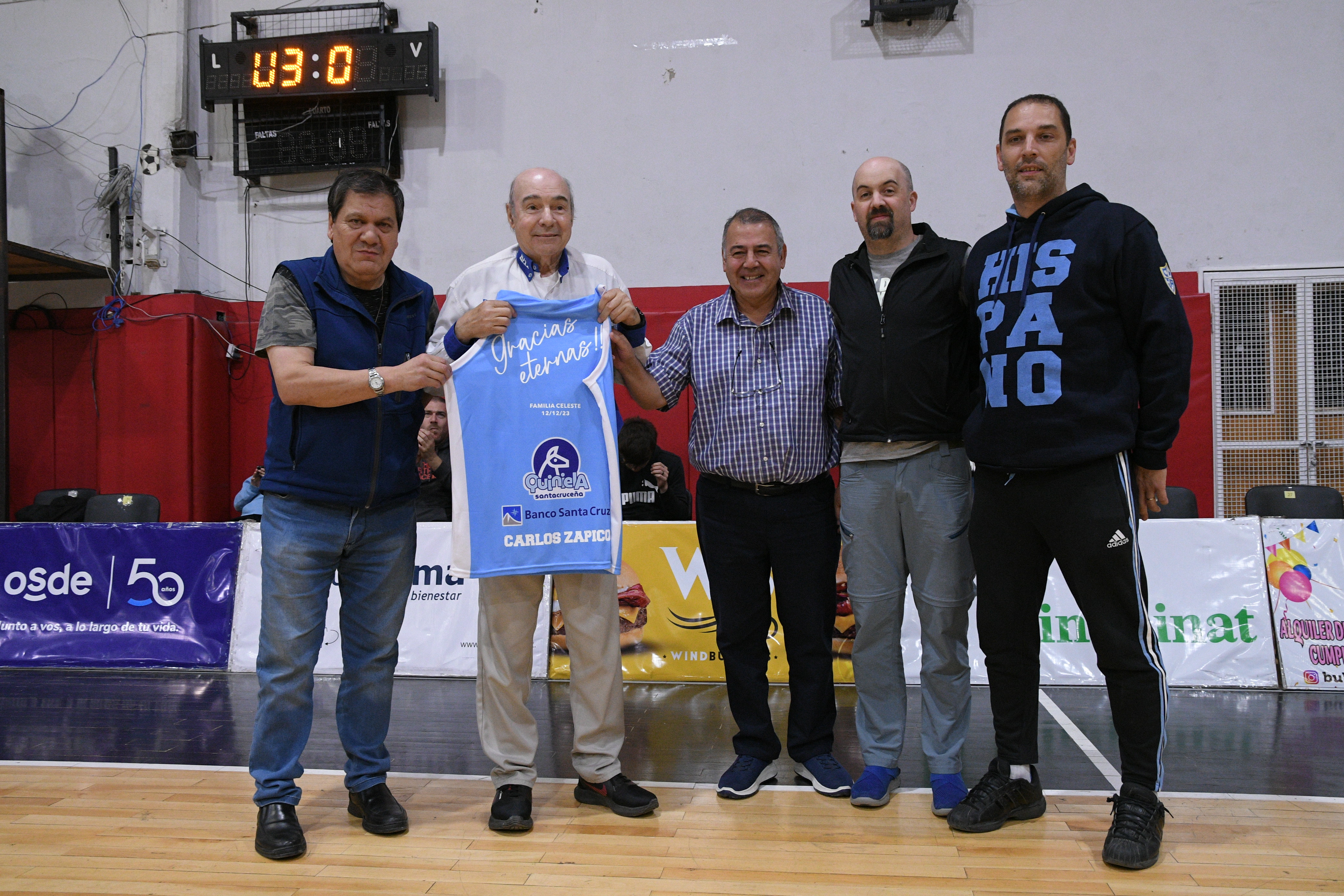 Carlos Zapico, histórico periodista de LU12 y la “voz” del inolvidable ascenso, fue homenajeado por Hispano