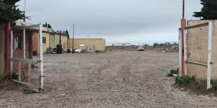 Intentaron prender fuego una vivienda con una bomba molotov