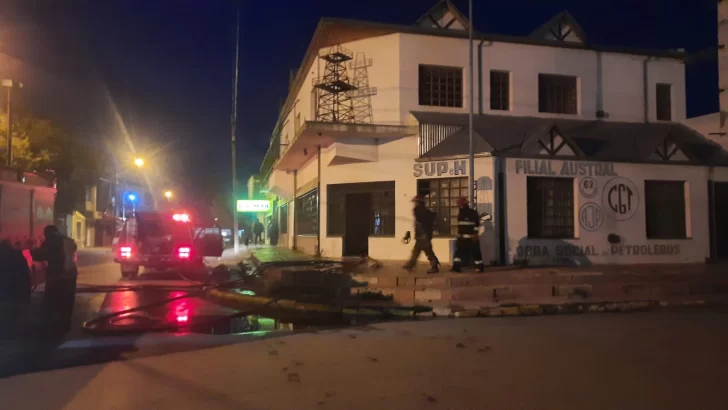 Video. Se incendió la ex sede del Supeh en Río Gallegos 