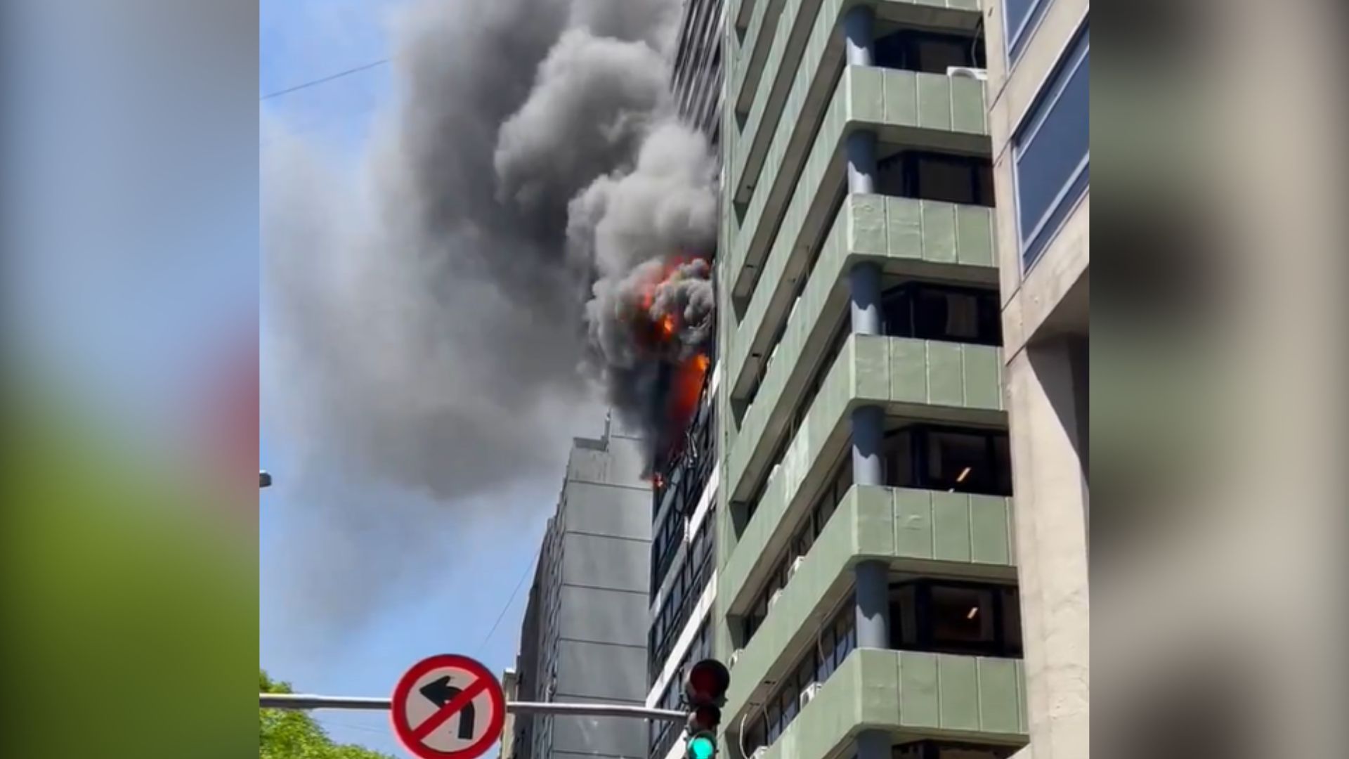 Voraz incendio en un edificio del barrio porteño de San Nicolás