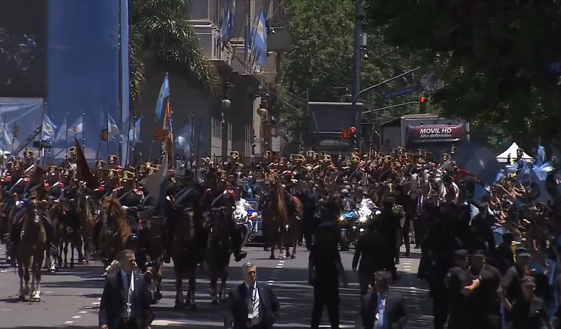 Tras jurar en el Congreso, Javier Milei se dirige hacia la Casa Rosada