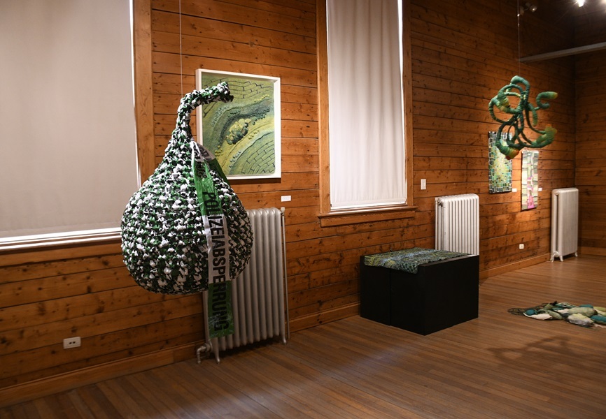 “Salón Verde textil. Genealogías del verde”: el color y 40 obras sobre su significado