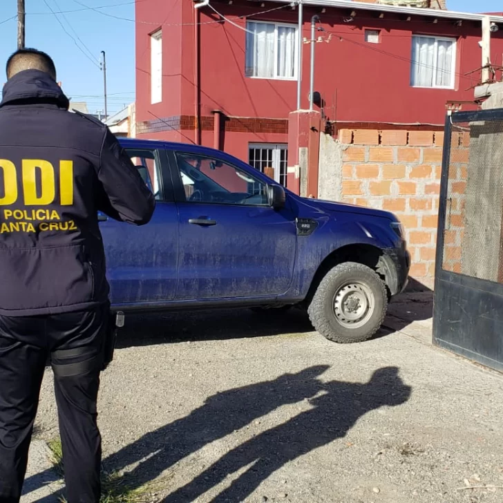 Dos hombres detenidos por incendiar vehículos en Río Gallegos Dos hombres detenidos por incendiar vehículos en Río Gallegos