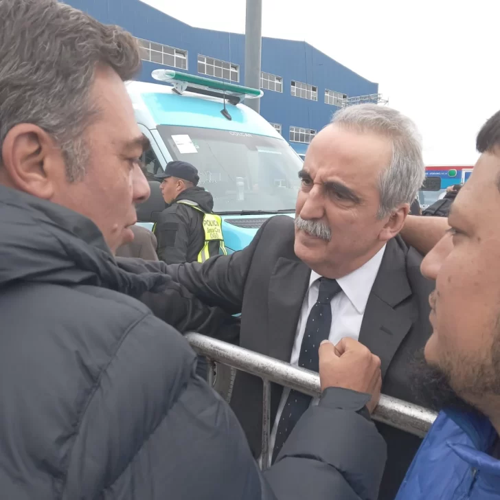 Guillermo Moreno presente en la asunción de Vidal: “Los santacruceños van a tener un muy buen gobernador” Guillermo Moreno presente en la asunción de Vidal: “Los santacruceños van a tener un muy buen gobernador”