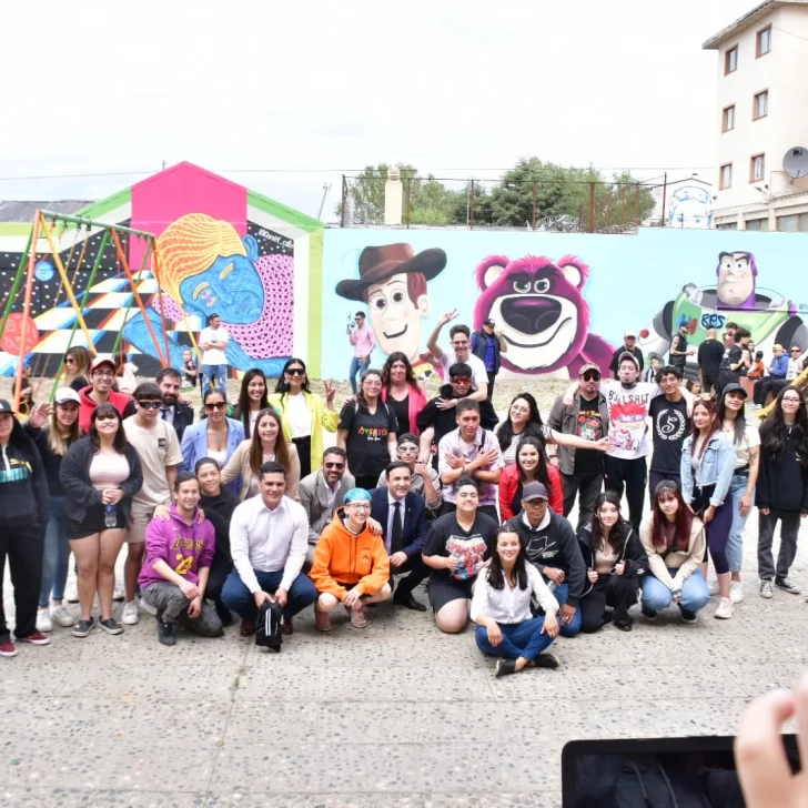 Más color para la ciudad: inauguraron una serie de murales en el centro de Río Gallegos