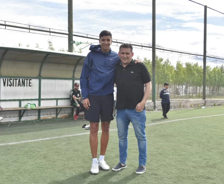 Tomás Avilés regresó a Río Gallegos y visitó el Boxing Club