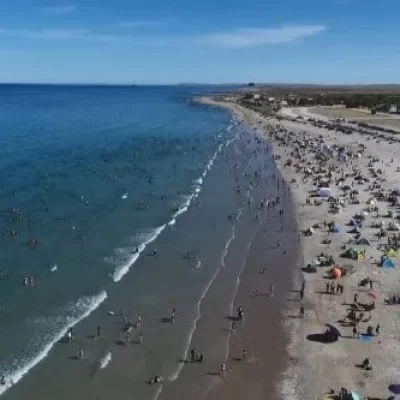 Playas Doradas el paraíso de la Patagonia Argentina con agua cálida y arenas únicas