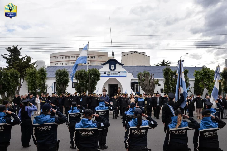 Gran acto con entrega de reconocimientos e inauguraciones para celebrar el aniversario de la Comisaría Primera