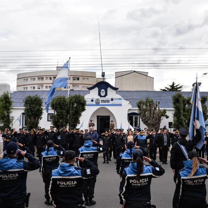 Gran acto con entrega de reconocimientos e inauguraciones para celebrar el aniversario de la Comisaría Primera