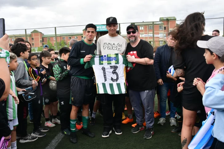 Video. Muchos niños vieron a Tomás Avilés en el Emilio “Pichón” Guatti