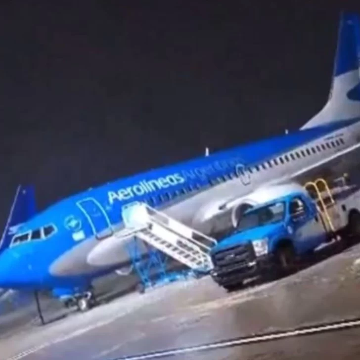 Un avión de Aerolíneas Argentinas fue arrastrado por las fuertes ráfagas de viento