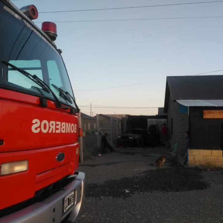 Incendio accidental en un taller mecánico de 28 de Noviembre deja pérdidas materiales