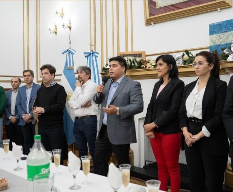 En el brindis de fin de año, el Gobernador exhortó a “poner de pie a nuestra provincia”