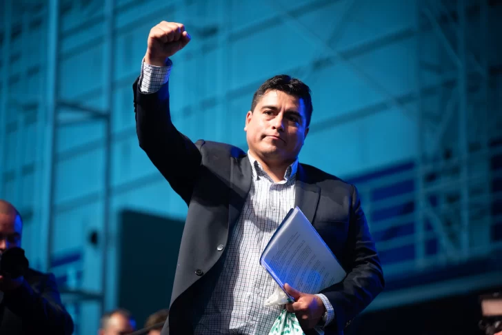 Claudio Vidal juró como gobernador de Santa Cruz: “Hoy empezamos a escribir una nueva historia”