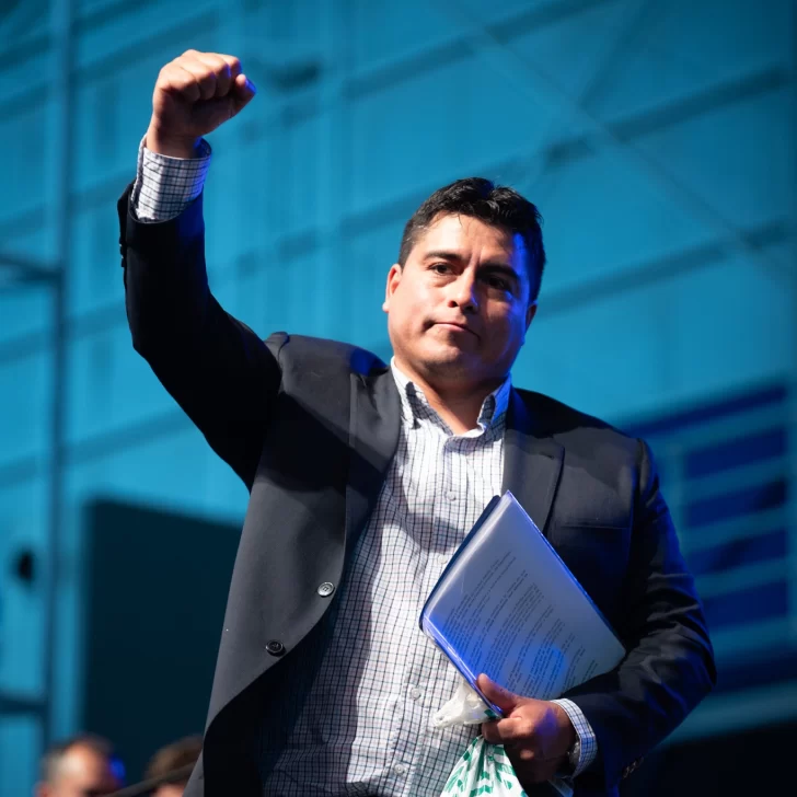 Claudio Vidal juró como gobernador de Santa Cruz: “Hoy empezamos a escribir una nueva historia”