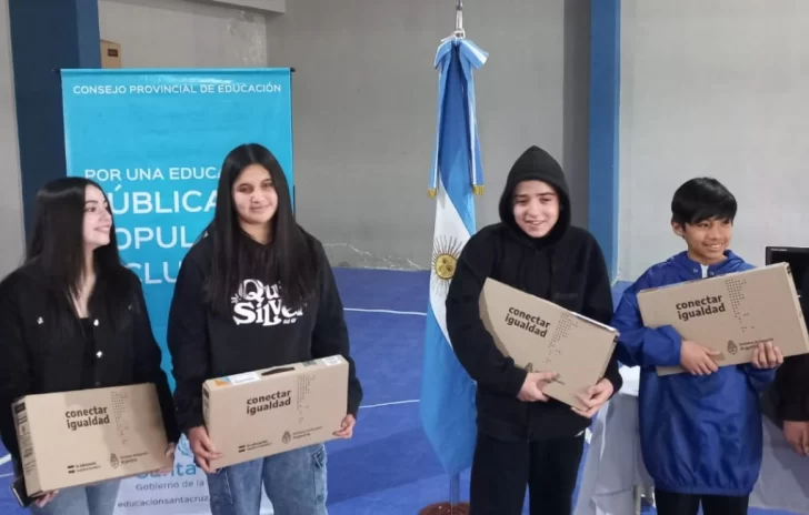 Entregarán 9.700 notebooks a estudiantes de 1º y 2º año de Santa Cruz