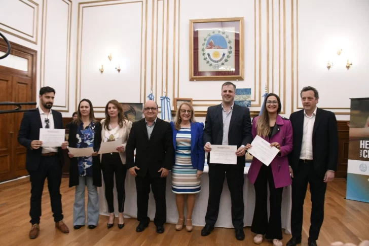 Alicia Kirchner entregó certificados de la especialización en Administración Financiera Pública