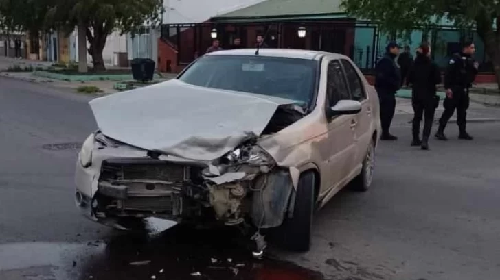 Una mujer con un corte en la frente tras fuerte choque: está fuera de peligro