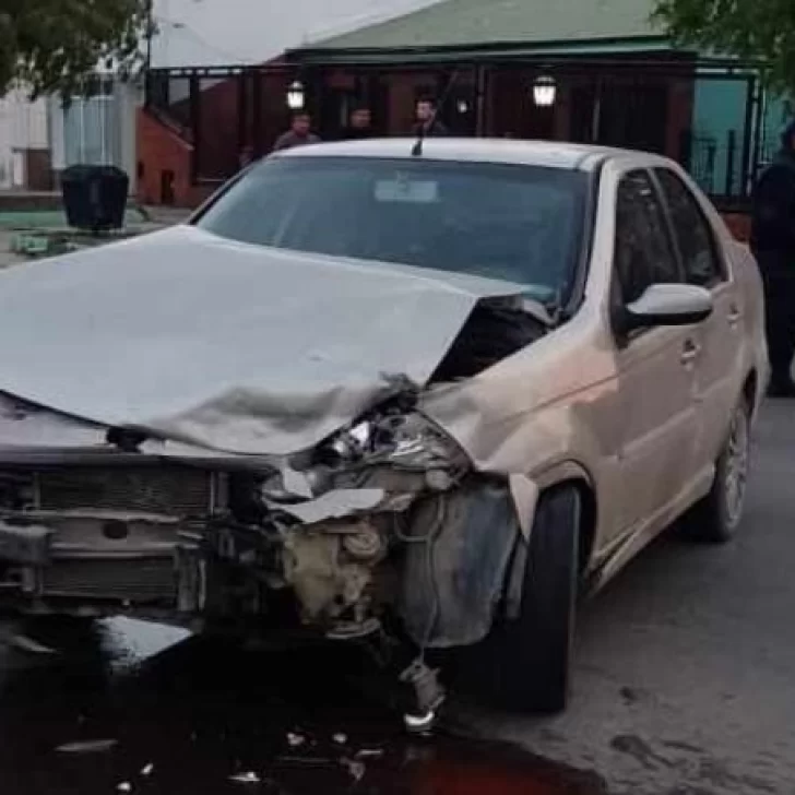 Una mujer con un corte en la frente tras fuerte choque: está fuera de peligro