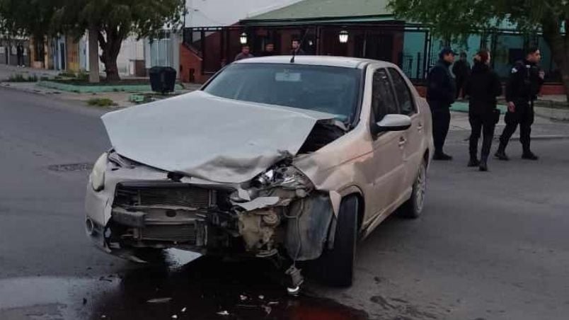 Una mujer con un corte en la frente tras fuerte choque: está fuera de peligro