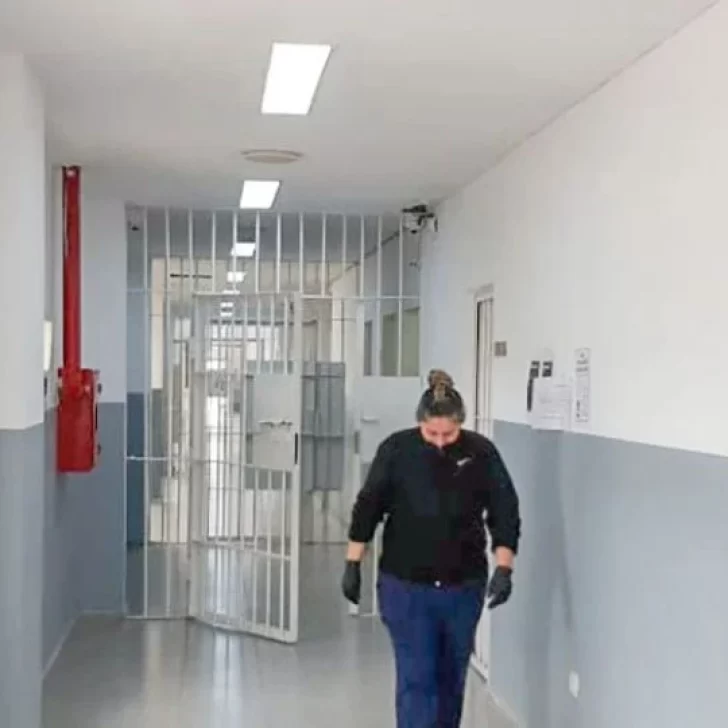 Le cortaron las salidas transitorias a un preso y prendió fuego un colchón: no hubo personas lesionadas