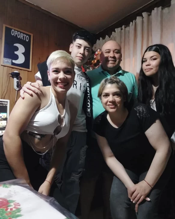 famili-582x728