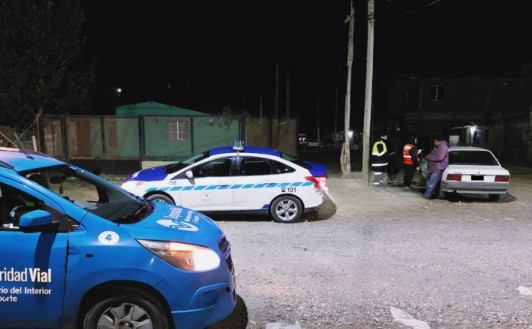 Ebrio se quedó dormido adentro de su auto y se lo secuestraron: tenía botellas de alcohol en el habitáculo
