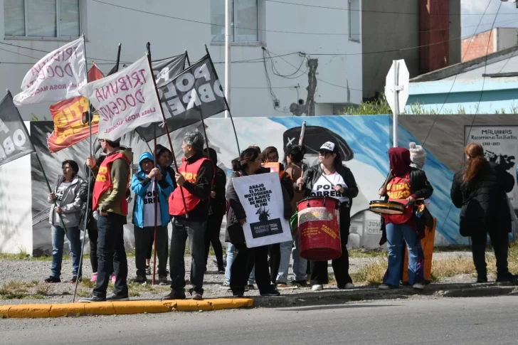 El Partido Obrero en una movilización en Río Gallegos. FOTOS: LEANDRO FRANCO/LA OPINIÓN AUSTRAL El Partido Obrero en una movilización en Río Gallegos. FOTOS: LEANDRO FRANCO/LA OPINIÓN AUSTRAL