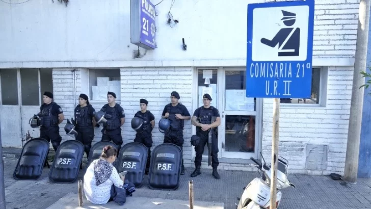 Escaparon 25 presos de una comisaría en Rosario