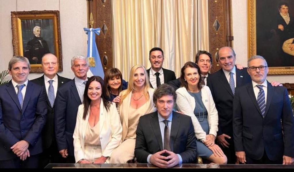 Javier Milei se reúne con su Gabinete en la previa al anuncio del contenido del DNU