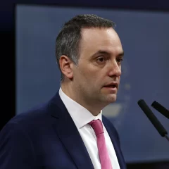 Adorni justificó la admiración de Milei a Thatcher: “Nada tienen que ver con si las Malvinas son o no de la Argentina”