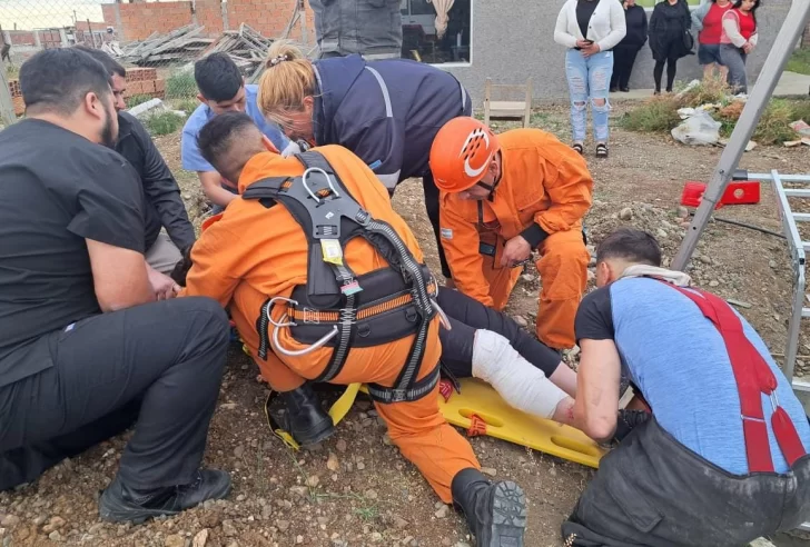 Rescataron a una mujer que cayó en un pozo ciego en Río Gallegos