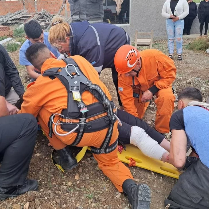 Rescataron a una mujer que cayó en un pozo ciego en Río Gallegos